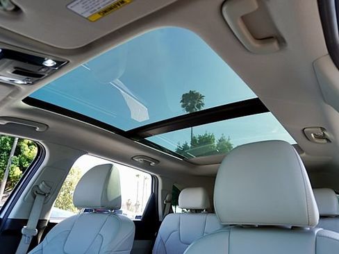 Used 2025 Kia Sorento EX w/ Panoramic Sunroof Package FWD image 17