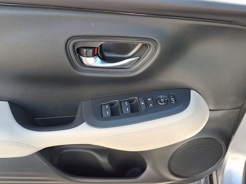 Used 2024 Honda HR-V LX image 12