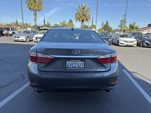 Used 2013 Lexus ES 350 Base 4dr Sedan w/ Luxury Pkg image 4