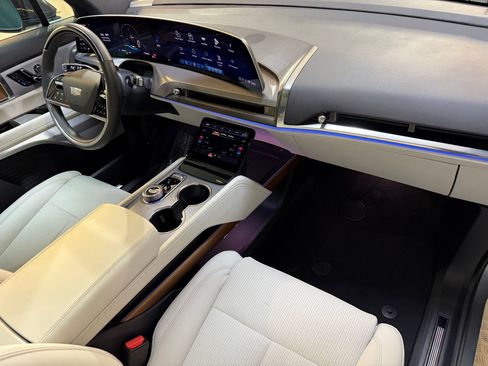 New 2026 Cadillac Vistiq Sport w/ LPO, Floor Liner Package image 56