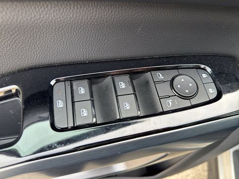 Certified 2025 Nissan Pathfinder SL w/ SL Premium Package image 12