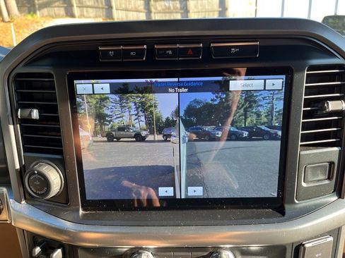 Used 2022 Ford F150 Lariat w/ Equipment Group 502A High image 31