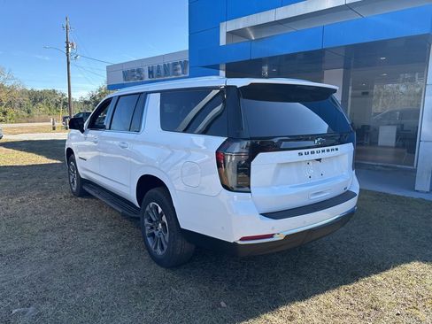 New 2026 Chevrolet Suburban LT image 5