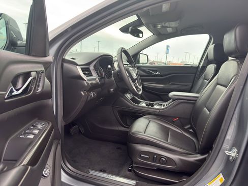 Certified 2022 GMC Acadia SLT w/ Preferred Package image 12