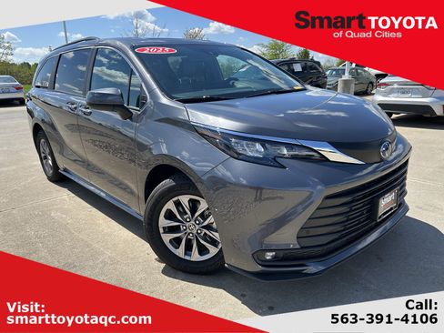 Certified 2025 Toyota Sienna XLE FWD image 1