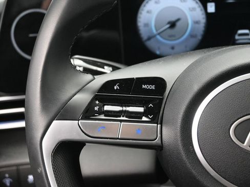 Used 2025 Hyundai Elantra Limited image 14