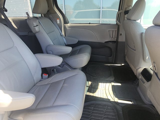 Used 2015 Toyota Sienna XLE w/ XLE Navigation Package FWD image 14