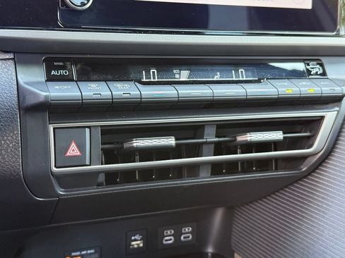 Used 2025 Toyota Camry SE FWD image 41