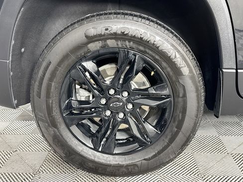 Used 2023 Chevrolet Traverse LT image 32