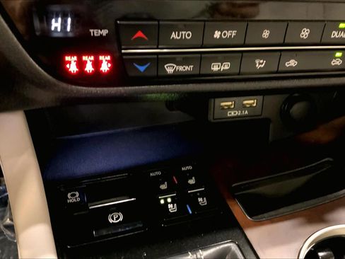 Used 2020 Lexus RX 450h AWD w/ Premium Package image 36