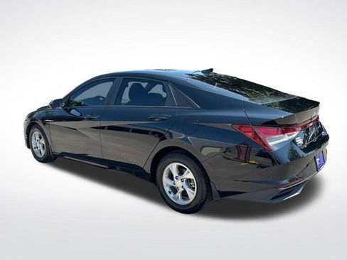 Used 2022 Hyundai Elantra SE FWD image 3