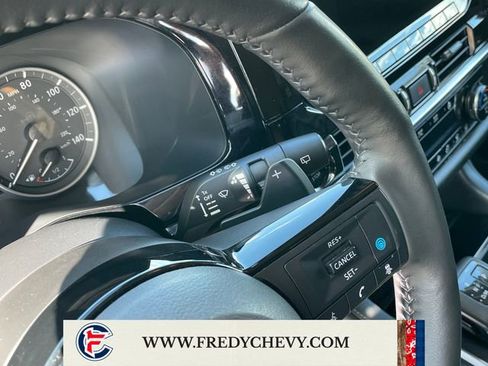 Used 2025 Nissan Pathfinder SL AWD/4WD image 35