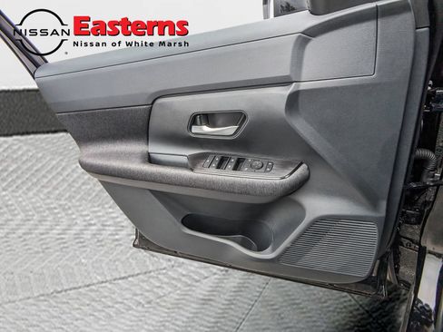 Used 2025 Nissan Kicks SV AWD/4WD image 25