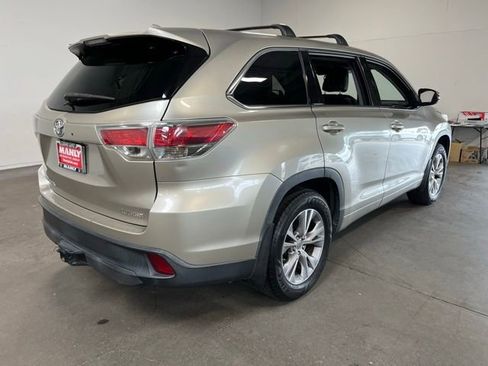 Used 2015 Toyota Highlander Plus AWD/4WD image 3