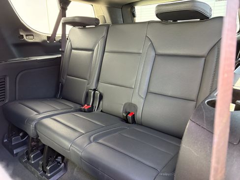 Used 2025 GMC Yukon XL Denali AWD/4WD image 13