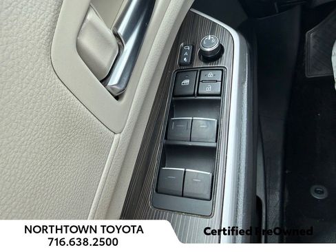 Used 2024 Toyota Sienna Limited AWD/4WD image 18