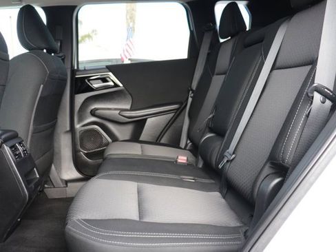 Used 2024 Mitsubishi Outlander ES image 13