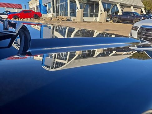 Used 2022 GMC Acadia SLT w/ Elevation Edition image 9