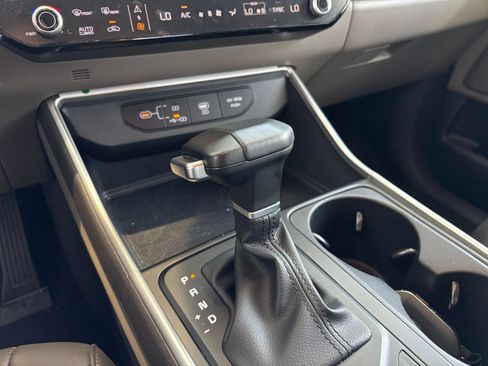 Used 2026 Kia Carnival FWD image 44