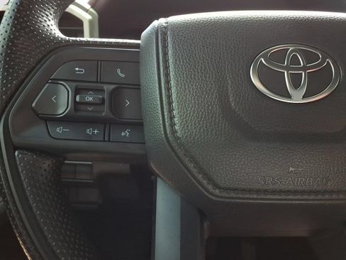 Used 2025 Toyota Tacoma SR5 AWD/4WD image 10