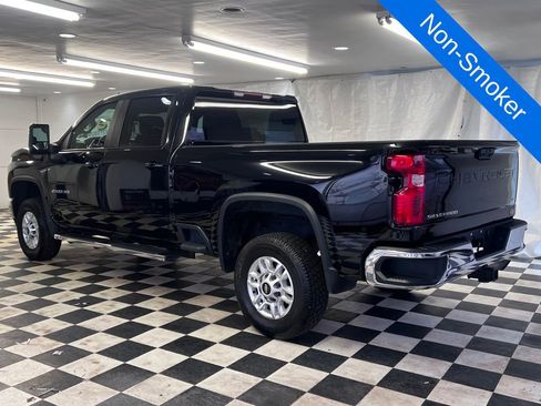 Used 2022 Chevrolet Silverado 2500 LT w/ Z71 Off-Road Package image 8