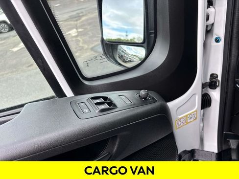 Used 2025 RAM ProMaster 2500 w/ Convenience Group FWD image 10