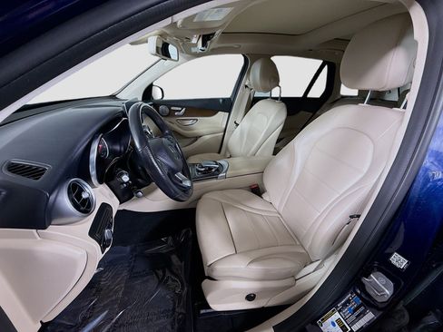 Used 2019 Mercedes-Benz GLC 350e 4MATIC image 22