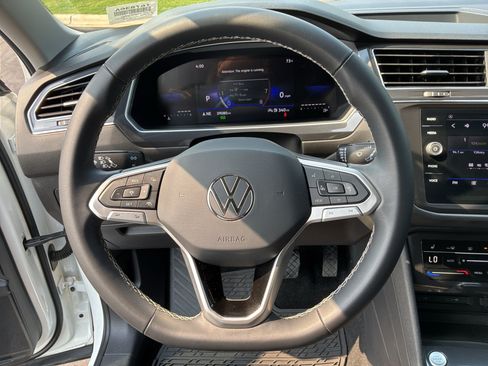Used 2023 Volkswagen Tiguan SE FWD image 18