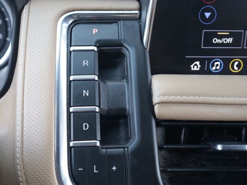 Used 2021 Chevrolet Tahoe Premier RWD image 9
