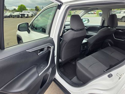 Used 2019 Toyota RAV4 XLE FWD image 16