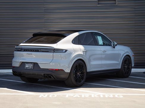 Certified 2026 Porsche Cayenne Coupe AWD/4WD image 7