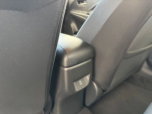 Used 2025 Nissan Versa SV FWD image 23