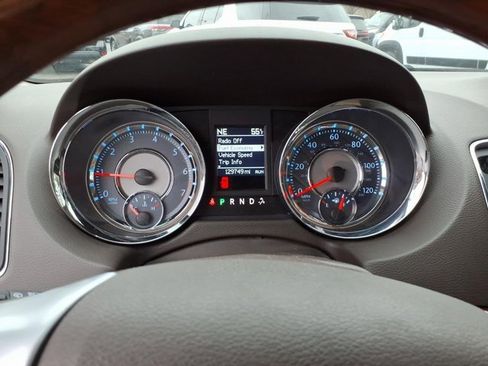 Used 2012 Chrysler Town & Country Limited w/ Luxury Group image 8