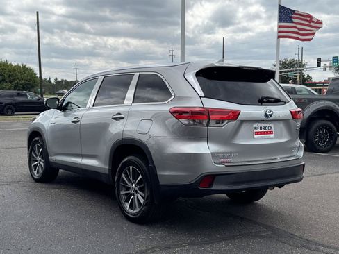 Used 2019 Toyota Highlander XLE AWD/4WD image 5