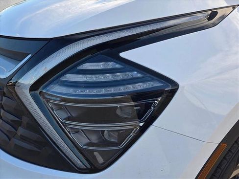 Used 2025 Kia Sportage LX image 9