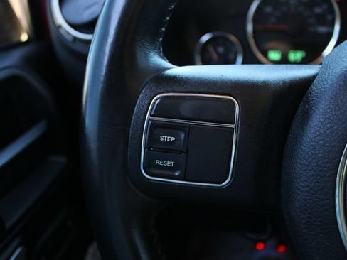 Used 2018 Jeep Wrangler Unlimited Sahara AWD/4WD image 5