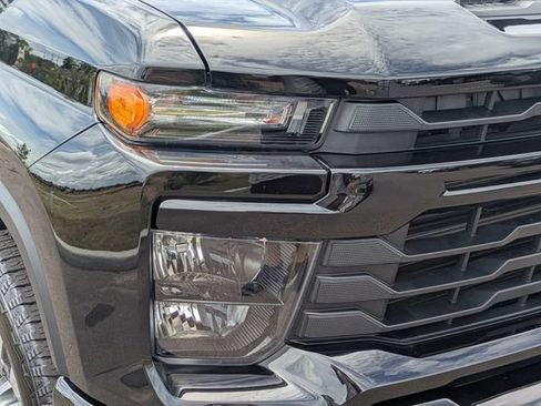 Used 2025 Chevrolet Silverado 2500 Custom AWD/4WD image 9