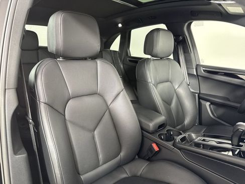 Certified 2025 Porsche Macan AWD/4WD image 24