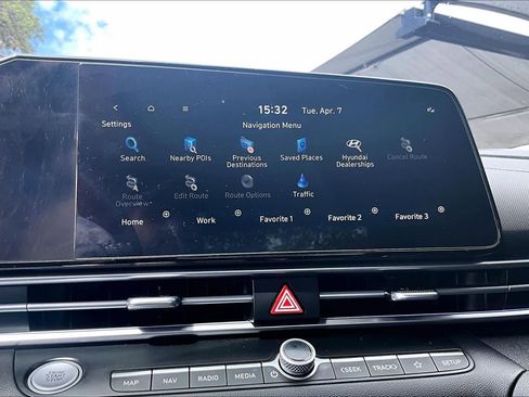 Used 2023 Hyundai Elantra Limited image 35