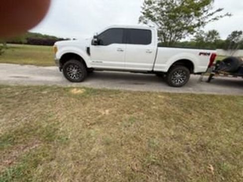 Used 2017 Ford F250 Lariat w/ Lariat Ultimate Package image 3