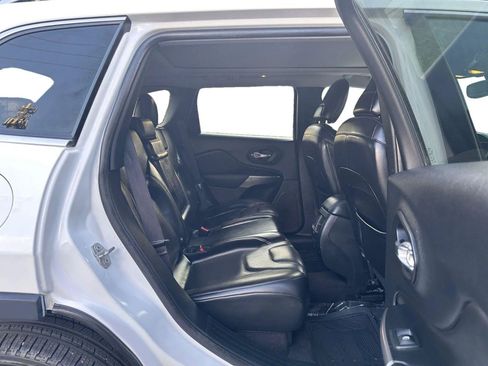 Used 2019 Jeep Cherokee Limited w/ Technology Group AWD/4WD image 20