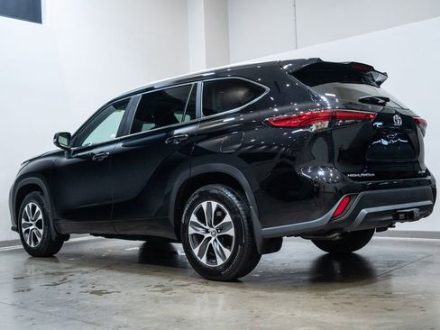 Used 2023 Toyota Highlander XLE AWD/4WD image 8