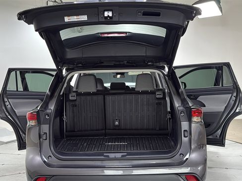 Certified 2024 Toyota Highlander LE image 16
