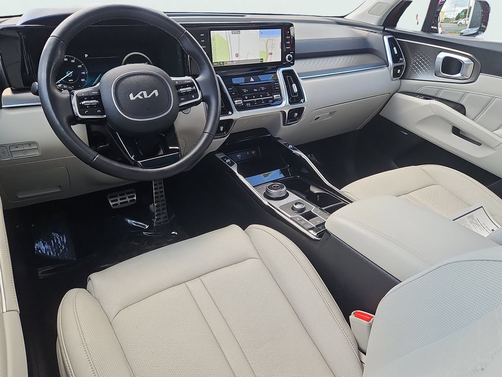 Certified 2023 Kia Sorento SX Prestige w/ Panoramic Sunroof Package AWD/4WD image 7