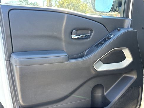 Used 2022 Nissan Frontier SV image 17