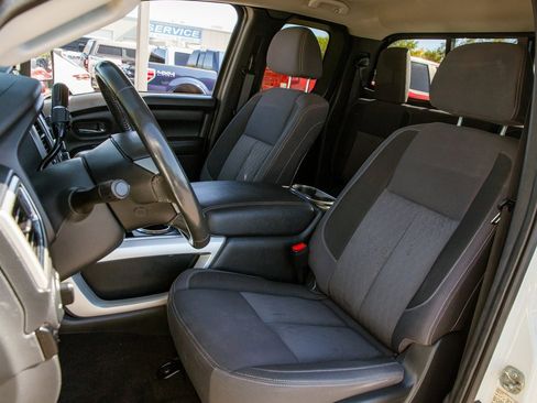 Used 2021 Nissan Titan SV w/ SV Convenience Package image 12