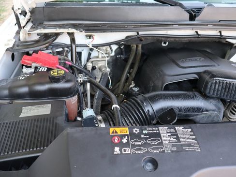 Used 2011 GMC Sierra 2500 SLE w/ Suspension Package, Off-Road AWD/4WD image 34