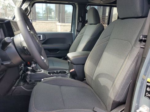 Used 2025 Jeep Wrangler Unlimited Sahara AWD/4WD image 17