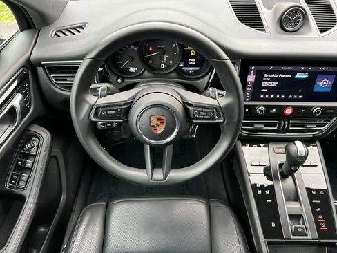 Certified 2025 Porsche Macan AWD/4WD image 15