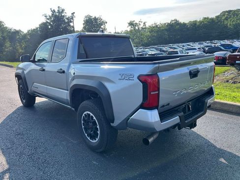 Used 2024 Toyota Tacoma TRD Off-Road AWD/4WD image 4